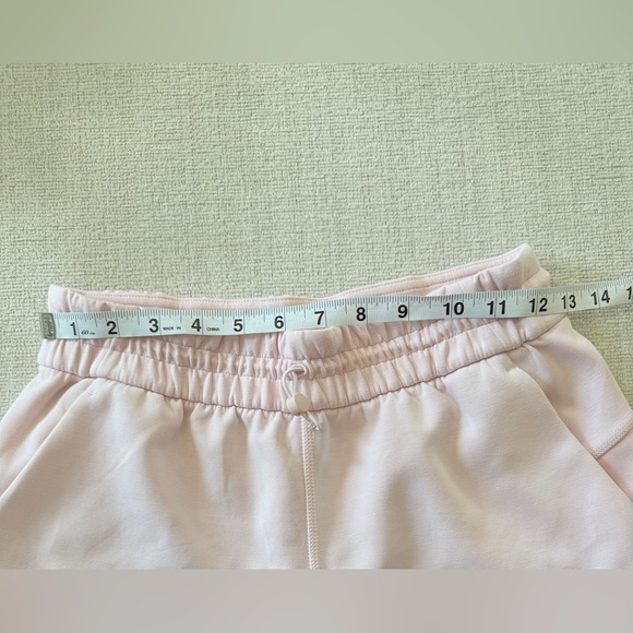 Lululemon Softstreme High-Rise 4" Strawberry Milkshake NWOT Pockets Shorts S 4 - Picture 12 of 12